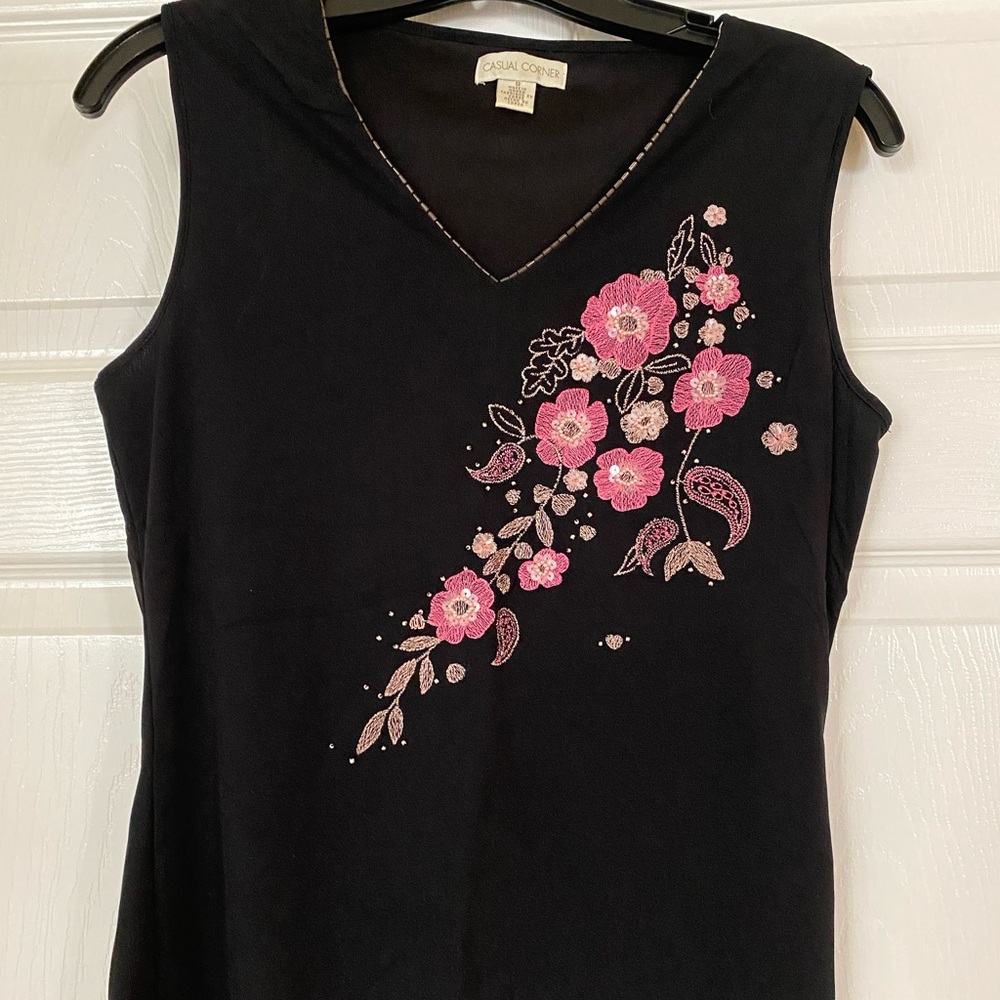 Vintage Casual Corner Embroidered Sleeveless Collectibles Top